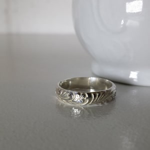 Sterling Silver Floral Vine Pattern Ring
