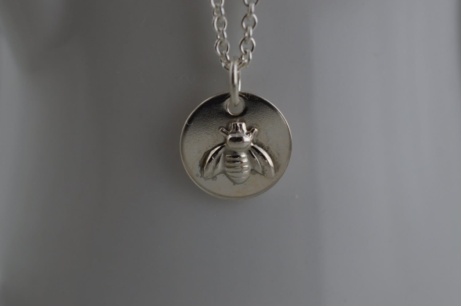 Sterling Silber kleine Biene Halskette