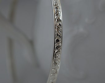 Brazalete tipo esclava con patrón de vid en plata de ley / 925 Flaco Stack/Stacking Bangle / Naturaleza / Pergamino / Floral