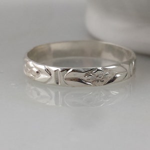 Sterling Silver Floral Ring – Dainty Lightweight Flower Band – Simple Silver Ring for Everyday Wear or Stacking