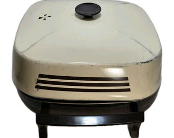 Sartén eléctrica West Bend Vintage Sensa-Temp con tapa, en buen estado, estilo retro.