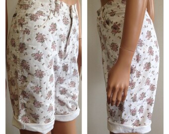 90s High Waisted Jean Shorts White Floral shorts 1990s Vintage Shorts Sasson Floral Walking Shorts White Floral High Rise Shorts Size 6
