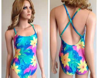 Maiô dos anos 90, Maiô Catalina dos anos 90, Maiô de uma peça, Maiô tropical, Maiô floral, Maiô havaiano