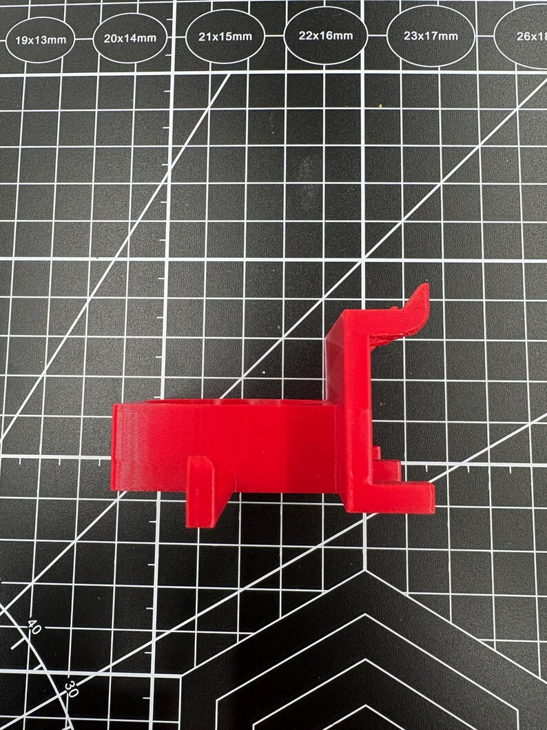 Side profile of a 3D printed mount showing the heavy-duty 4mm reinforced pegs designed for 1/4 inch pegboard holes.