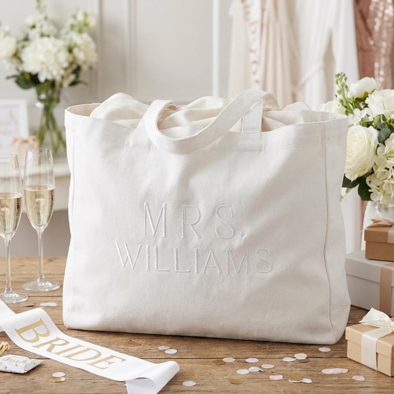 Personalized Embroidered Mrs Tote Bag, Bride Gift, Canvas Wedding Bag, Bachelorette Party Favors, Custom Bridal Shower Gift, New Mrs Purse
