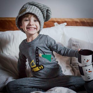 Vrachtwagenpyjama, kerstconstructie, aangepaste kerstpyjama, vakantiepyjama, kerstpyjama voor familie, kerstcadeau voor jongens, pyjama