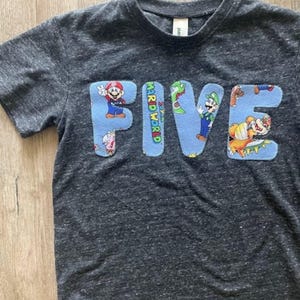 Camiseta de cumpleaños personalizada inspirada en Mario, camiseta de cumpleaños de videojuego para niños, camiseta de cumpleaños de jugador, camiseta de personaje de videojuego personalizada