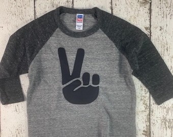 i'm 2 shirt, 2 fingers shirt, 2 shirt peace sign, I'm this many, custom birthday shirt any colors, boys birthday tee, two shirt, second