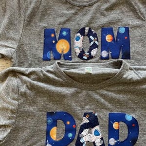 Mama-Shirt, Weltraum-Familien-Shirt, Papa-Shirt, Papa-T-Shirt, Mama-T-Shirt, Damen-T-Shirt, Damenkleidung, Weltraum-Shirt, Weltraum-Party-Shirt, Familien-T-Shirt Bild 1