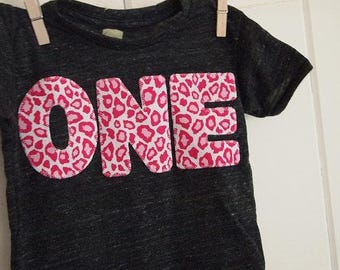Hot Pink Animal Print Geburtstags Shirt Mädchen Cheetah Leopard Print erster Geburtstag zweites Drittel Bio-Mischgewebe schwarz