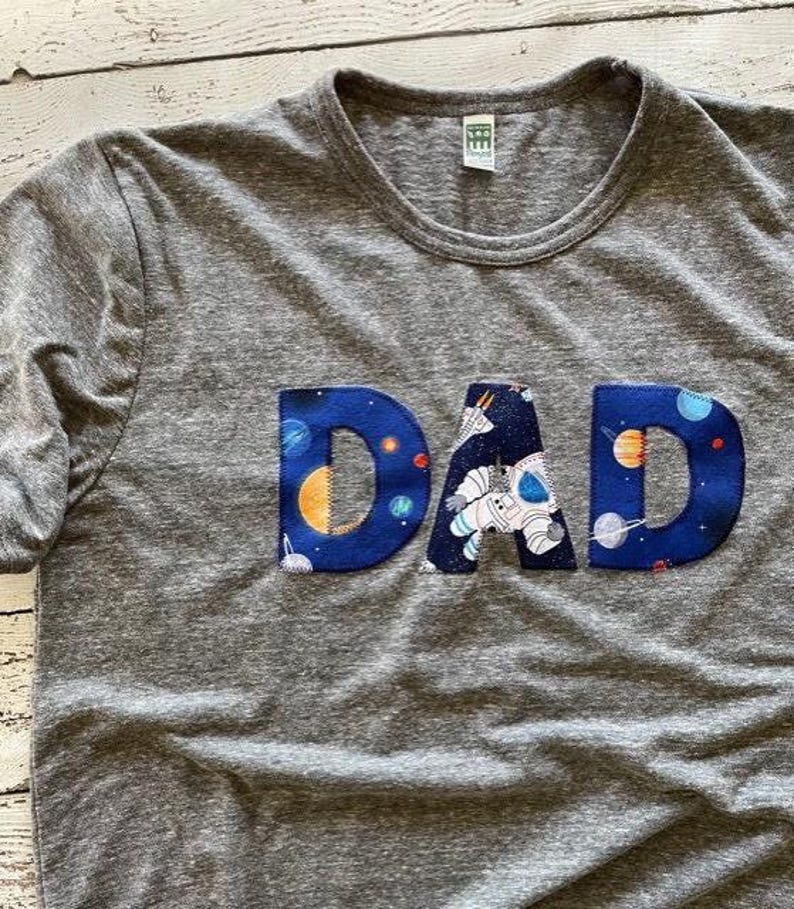 Mama-Shirt, Weltraum-Familien-Shirt, Papa-Shirt, Papa-T-Shirt, Mama-T-Shirt, Damen-T-Shirt, Damenkleidung, Weltraum-Shirt, Weltraum-Party-Shirt, Familien-T-Shirt Bild 3
