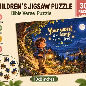 Peut inclure: Un puzzle pour enfants de 30 pièces mesurant 25,4x20,3 cm. L'image représente une scène nocturne avec un enfant tenant une lanterne et une Bible, avec le texte 'Your word is a lamp to my feet. Psalm 119:105' écrit en jaune sur le ciel sombre.