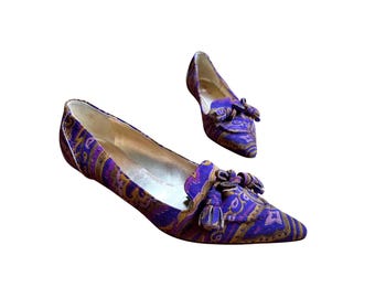 Zapatos de tacón bajo con borlas, punta puntiaguda, estilo vintage Y2K de Etro, color morado con estampado paisley, talla 6.5/37