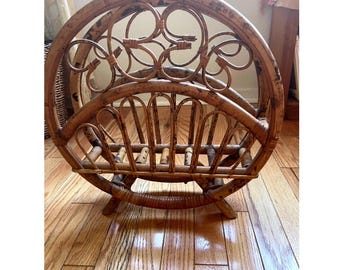 Revistero de ratán vintage MCM, bambú quemado, estilo bohemio, con soporte circular para discos, 16,5 pulgadas.