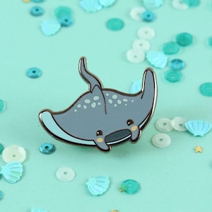 Manta Ray Enamel Pin - Stingray Enamel Pin Cute Shark Lapel Pin Aquarium Badge Ocean Kawaii Pin Gift Cute Fish Kawaii Pin Cloisonné Badge