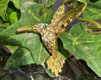 Broche vintage de colibrí con diamantes de imitación en tono dorado