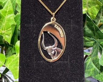 Collar con colgante vintage en tono dorado y plateado del signo zodiacal Tauro