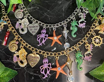 Pulsera con dije "Soñando con el mar" estilo vintage, en tono dorado o plateado.