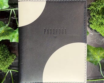 Portapasaportes retro Fossil blanco y negro