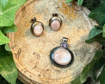 Conjunto de joyería vintage de plata de ley con colgante y pendientes de perla rosa y amatista