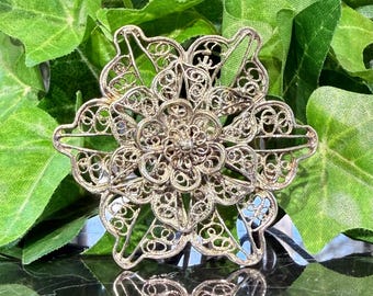 Broche vintage de plata esterlina con diseño de flor de encaje.