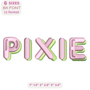 Könnte beinhalten: Das Wort "PIXIE" in einer rosa und grünen gestickten Schriftart. Das Bild enthält auch den Text "6 GRÖSSEN", "BX FONT", "11 Format" und die Größen 1", 1,5", 2", 2,5", 3" und 3,5".