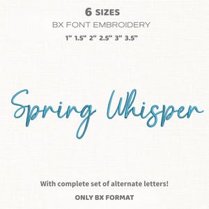 Puede incluir: Un diseño de bordado digital con la frase "Spring Whisper" en una escritura turquesa fluida. La imagen incluye texto que indica seis tamaños disponibles: 2,5 cm, 3,8 cm, 5,1 cm, 6,4 cm, 7,6 cm y 8,9 cm. Texto adicional indica "BX Font Embroidery".
