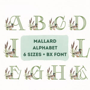 Könnte beinhalten: Eine weiße Keramik-Tasse mit schwarzem Henkel und dem Text "But First, Coffee" in fetter, schwarzer Schrift. Die Tasse steht vor einem verschwommenen Hintergrund, der ihr klares Design hervorhebt.