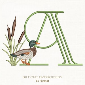 Könnte beinhalten: Eine weiße Keramik-Tasse mit schwarzem Henkel und dem Text "But First, Coffee" in schwarzer, handschriftlicher Schrift. Die Tasse steht auf einer weißen Oberfläche.