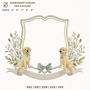 Könnte beinhalten: Ein Stickdesign mit zwei Golden Retriever-Welpen, einem schildförmigen Rahmen, floralen Akzenten und einem Banner. Das Design enthält den Text "EMBROIDERY DESIGN FOR MACHINE" und Größen von 12.7cm bis 22.9cm.