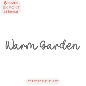Könnte beinhalten: Weißer Hintergrund mit den Worten "Warm Garden" in grauer Schreibschrift. Oberhalb des Textes stehen die Worte "6 SIZES, BX FONT, 11 format" in einer rosa Box. Unter dem Text stehen die Maße 2,5 cm, 3,8 cm, 5,1 cm, 6,4 cm, 7,6 cm und 8,9 cm in einer rosa Box.