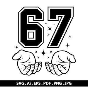 Op de afbeelding: Zwart-wit afbeelding met het nummer 67 in een vetgedrukte lettertype, met twee handen eronder. De handen lijken het nummer vast te houden. Kleine sterren zijn verspreid rond het nummer. Bestandstype-opties onderaan.