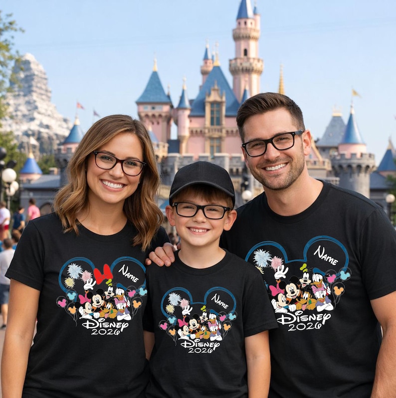 Disney Trip 2026 Family Matching Shirt, Disneyland Group Custom Shirt, Magic Personalized Tee bild 4