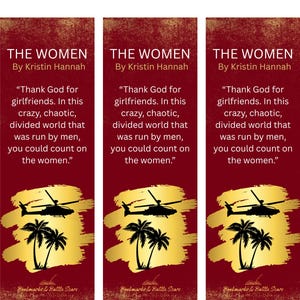 Puede incluir: Marcadores imprimibles con el texto "THE WOMEN" de Kristin Hannah, con una cita sobre amigas. El diseño incluye un helicóptero y palmeras sobre un fondo dorado texturizado, con el texto "Bookmarks & Battle Scars".