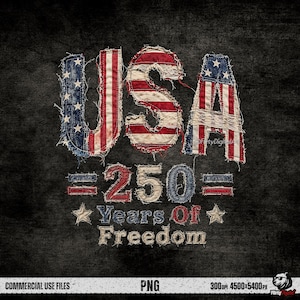 Op de afbeelding: Een patriottische afbeelding met de tekst "USA" in een distressed denim-stijl, met de Amerikaanse vlag. Daaronder staat "250 Years Of Freedom" met sterren en strepen op een donkere achtergrond. De afbeelding is een digitaal ontwerp.