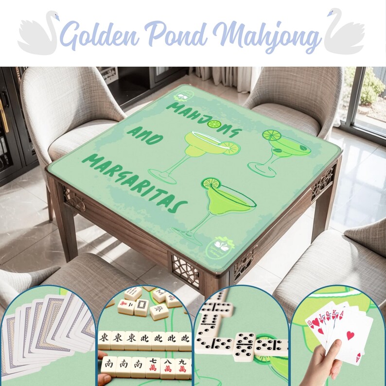 Op de afbeelding: Een houten mahjongtafel met een groen oppervlak met de tekst "Mahjons and Margaritas" en margarita-illustraties. De afbeelding bevat close-ups van mahjongtegels, dominostenen en speelkaarten. De tafel is omringd door stoelen.