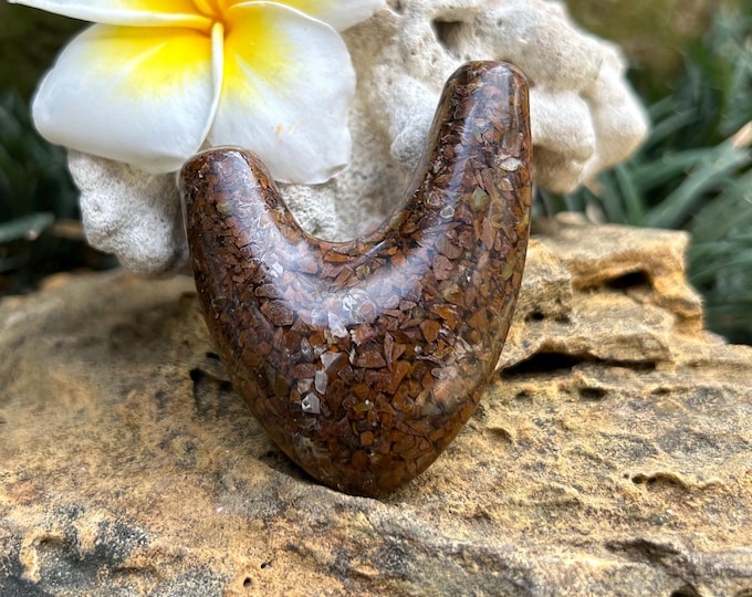 Stone Kuripe "Panca Warna" heart shape pipe. Ethnik Kuripe made from Jasper stone with resin