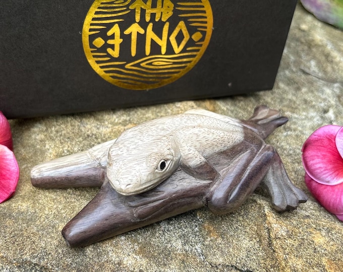 Kuripe "Kambo Frog" Carved from single wooden block high quality carving of Two Tone wood.