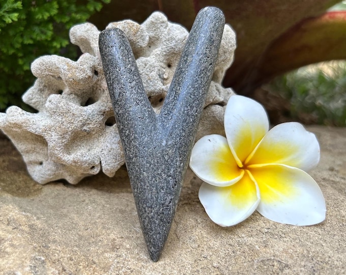 Volcanic Lava Stone single block kuripe. Ethnic classic shape kuripe.