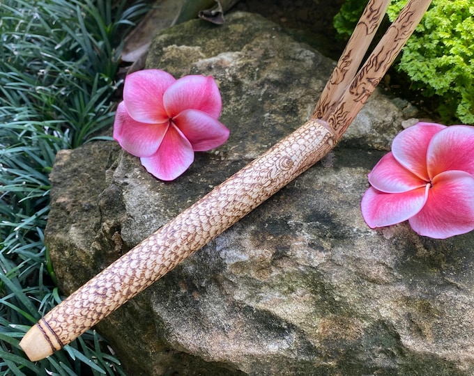 Tepi Double Nostril with Balinese Serpent Head Burned Ornament- Teak wood