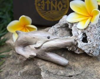 Kuripe "Dolphin" Carved from single wooden block high quality carving of Dark Waru wood.