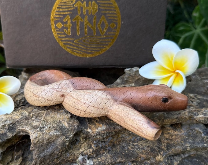 Kuripe "Infinity Snake" carved from single wooden Waru Two Tone wood pipe