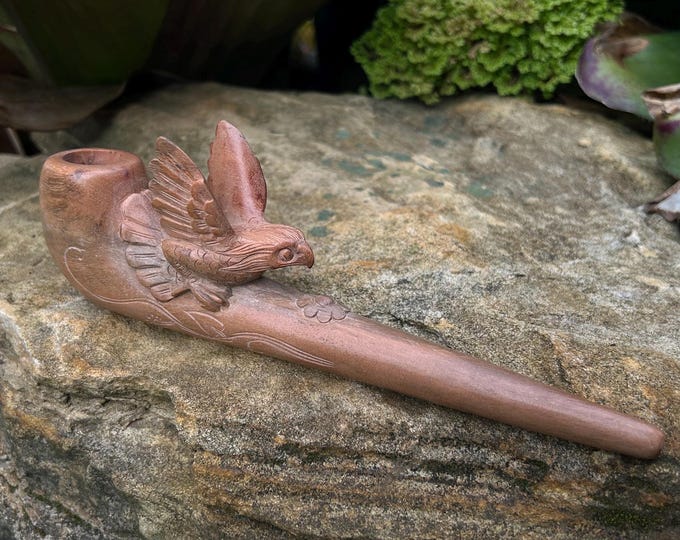 Smoking tobacco pipe “Eagle Fly” carved from single wooden block carving durable Sawo Wood.