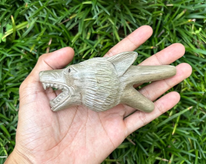 Kuripe "Wolf Head" Carved from single wooden block high quality carving selected Dark Waru wood.