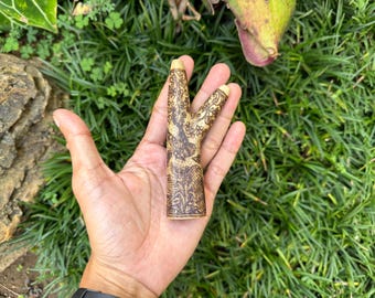 Standing Kuripe pipe ''Butterfly on Flower'' wood burned ornament. Balinese Art Kuripe
