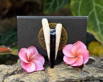 Manik Gajah Crystal Crushed Stone Kuripe,  Handcrafted Balinese Pipe, Dark Wood & Resin