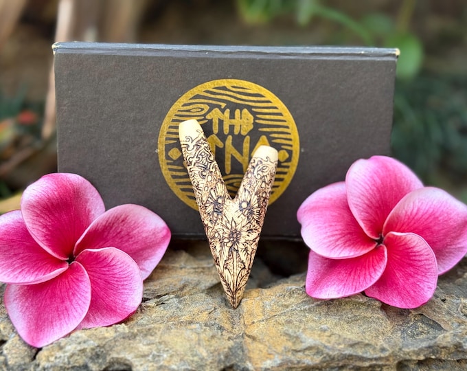 Balinese Floral Burned Ornament Kuripe, Handcrafted from Crocodile Wood