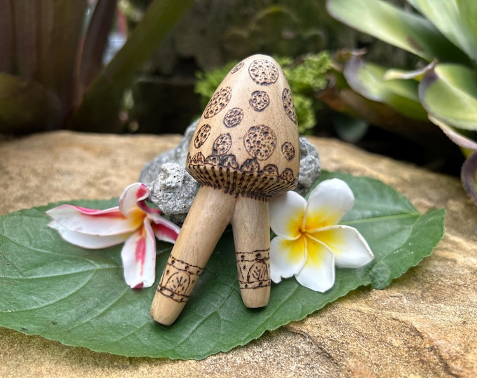 Kuripe Carved Mushroom pipe, wood burned pattern kuripe, single wooden block high quality carving crocodile wood