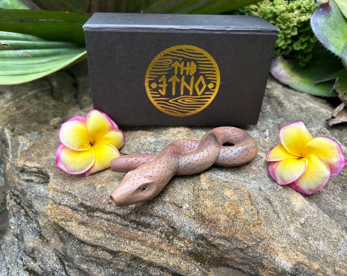 Hand Carved Wooden Kuripe "Infinity Snake" - Waru wood pipe