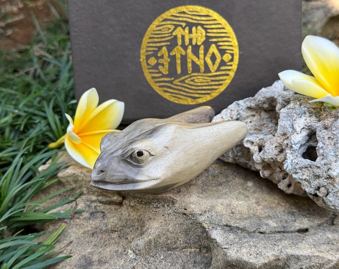 Kuripe "Old Frog Head" Craved from single wooden block high quality carving "Dark Waru"  wood.